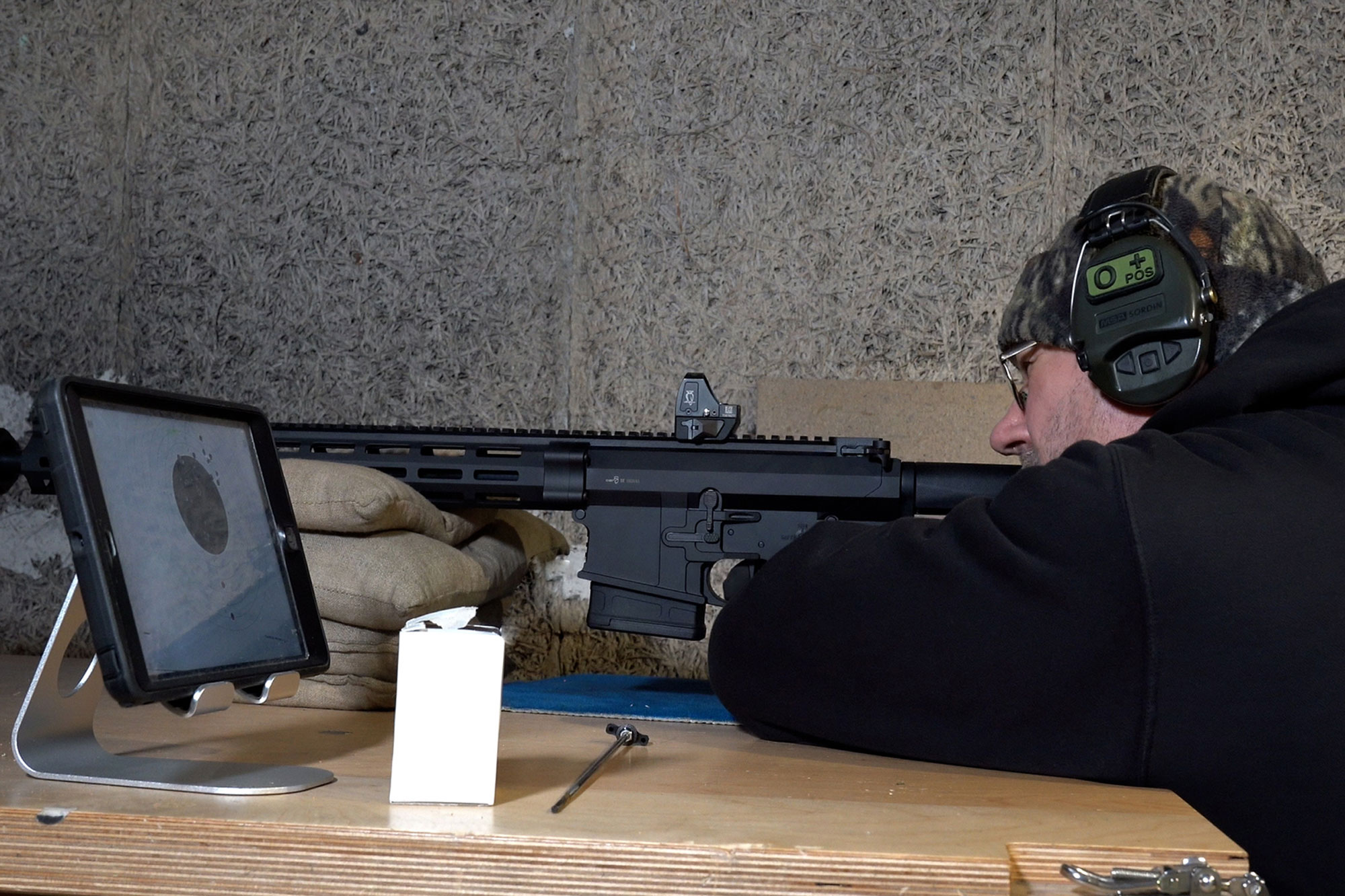 Extrem-Test: Schalldämpfer EP-Arms Whisper Pro 50 in der zerstörerischen  Werkstoffprüfung mit Video-Dokumentation