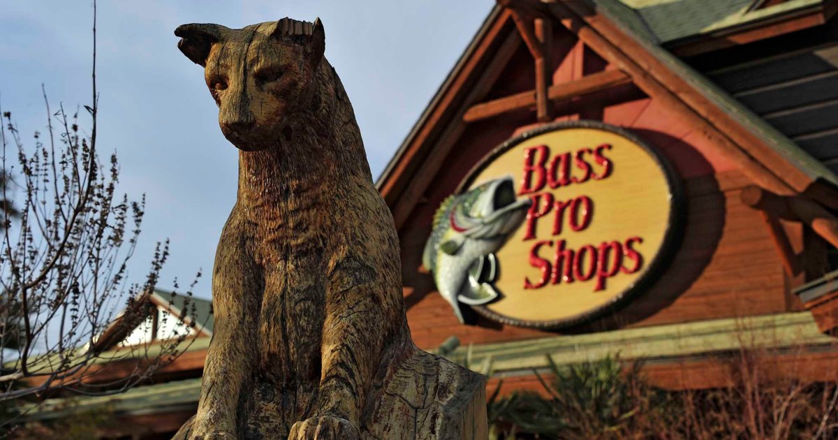 The Bass Pro Shops Hunting Mega-Store Has a Pistol Range, a Hotel, and an  Alligator Swamp - Bloomberg