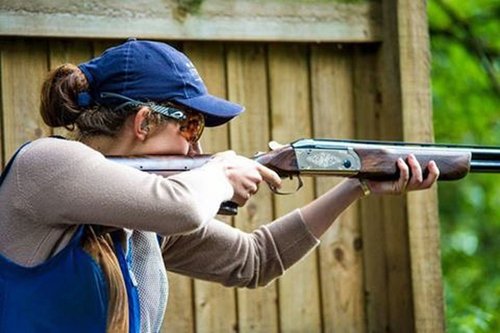 A young, competitive shooting champion and huntress | all4shooters
