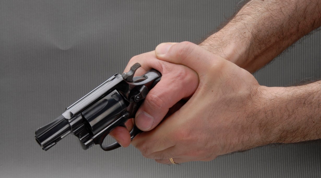 To handle a revolver