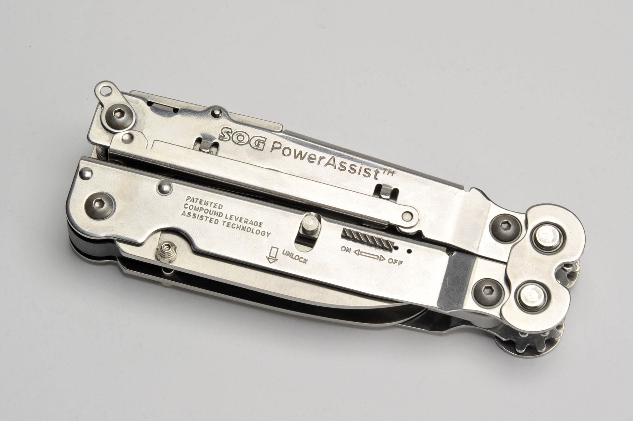 SOG Powerassist S66 - Pinza pieghevole multiuso