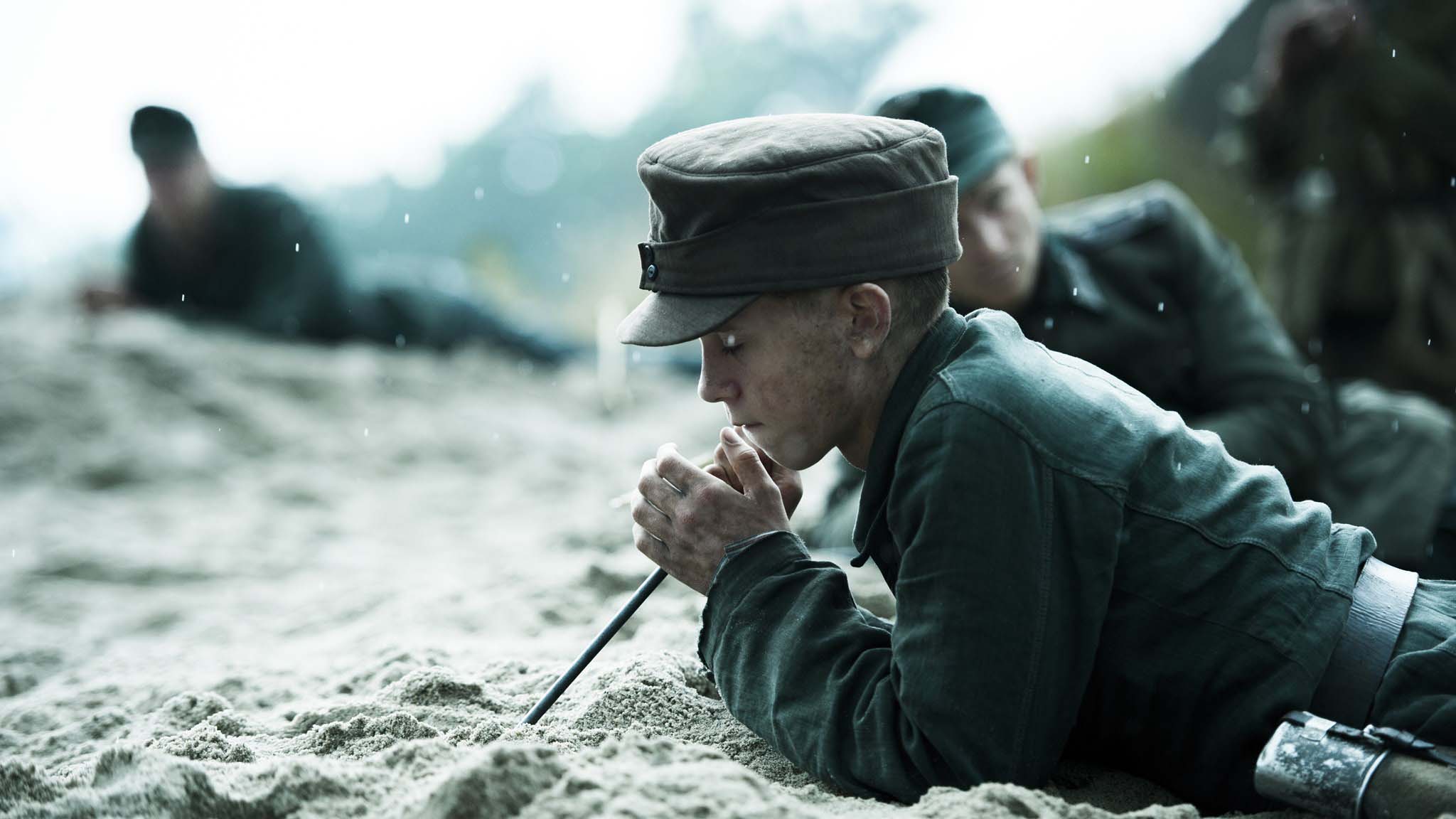 Моя земля 2015. Under sandet фильм. Under sandet | Land of mine | 2015 год. Моя земля фильм. Под песком фильм 2015.