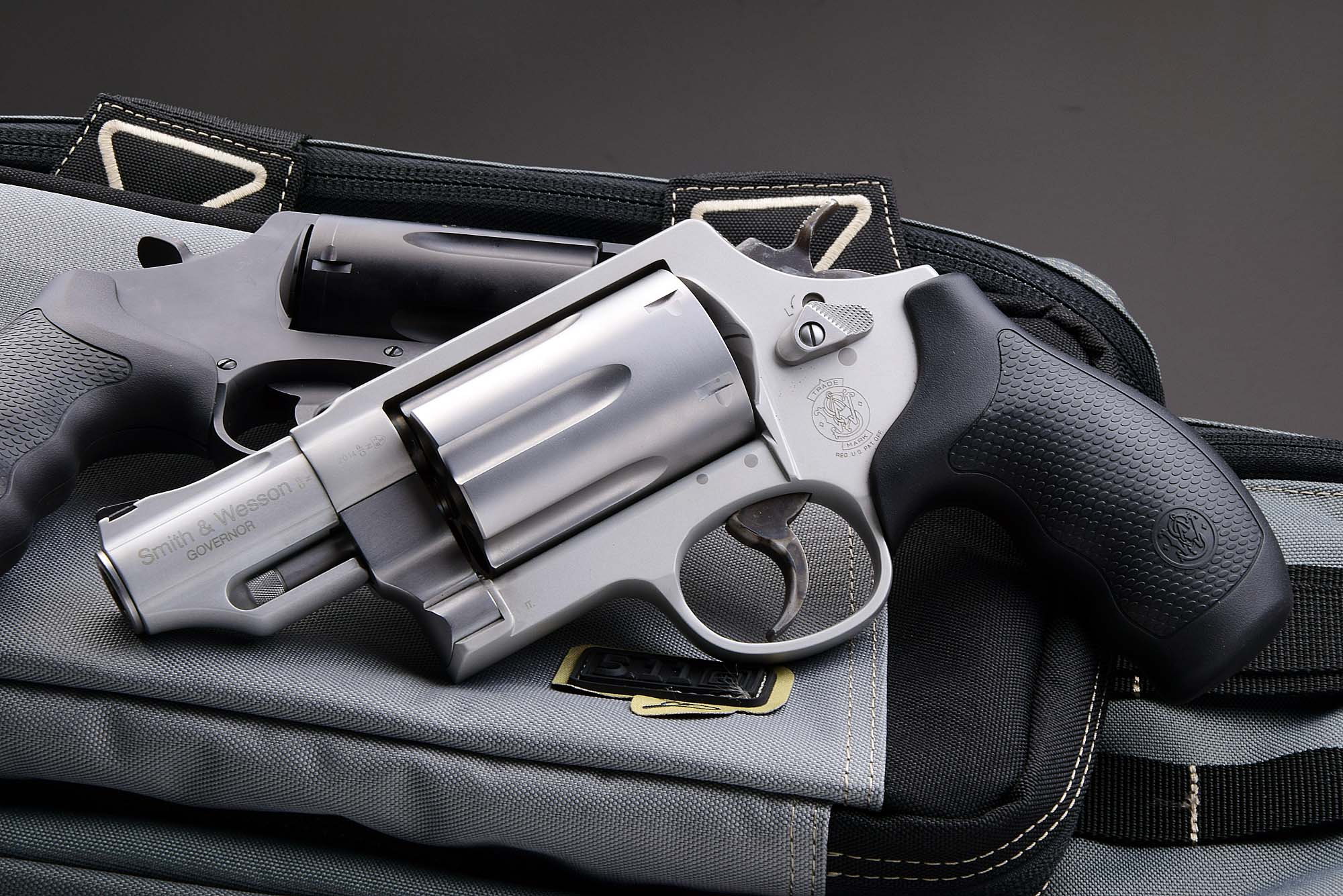 Smith wesson. Смит Вессон губернатор. Смит-Вессон револьвер Говернор. Smith Wesson 5904. Револьвер Смит Вессон губернатор.